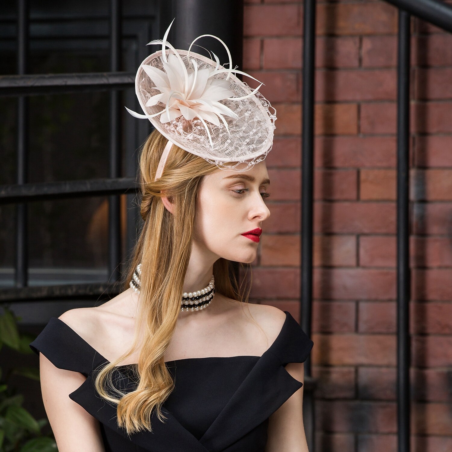 eleganti cappelli di piume retrò con copricapo da matrimonio in tulle 1pc / occasioni speciali del 2025 a $36.99 –P8
