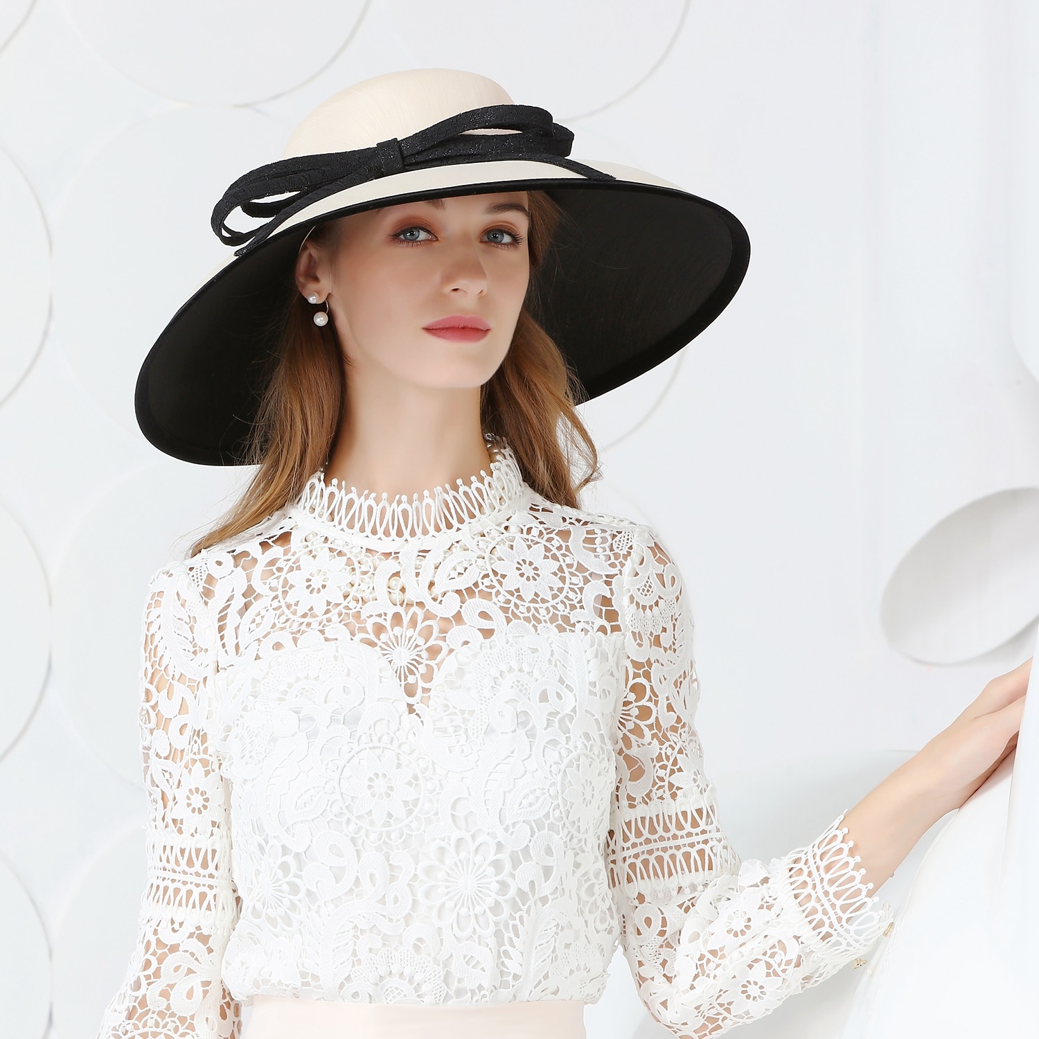 cappelli in tessuto spandex cappello a secchiello matrimonio formale elegante con copricapo bowknot del 2025 a $50.99 –P1