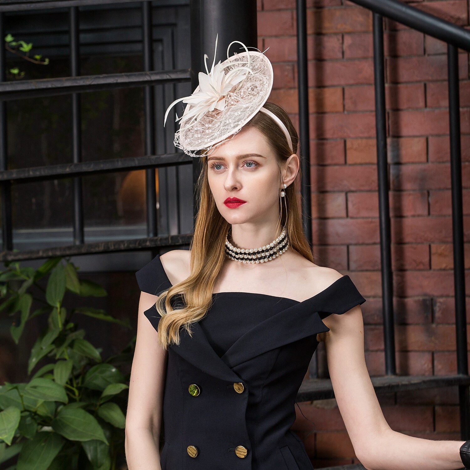 eleganti cappelli di piume retrò con copricapo da matrimonio in tulle 1pc / occasioni speciali del 2025 a $36.99 –P2