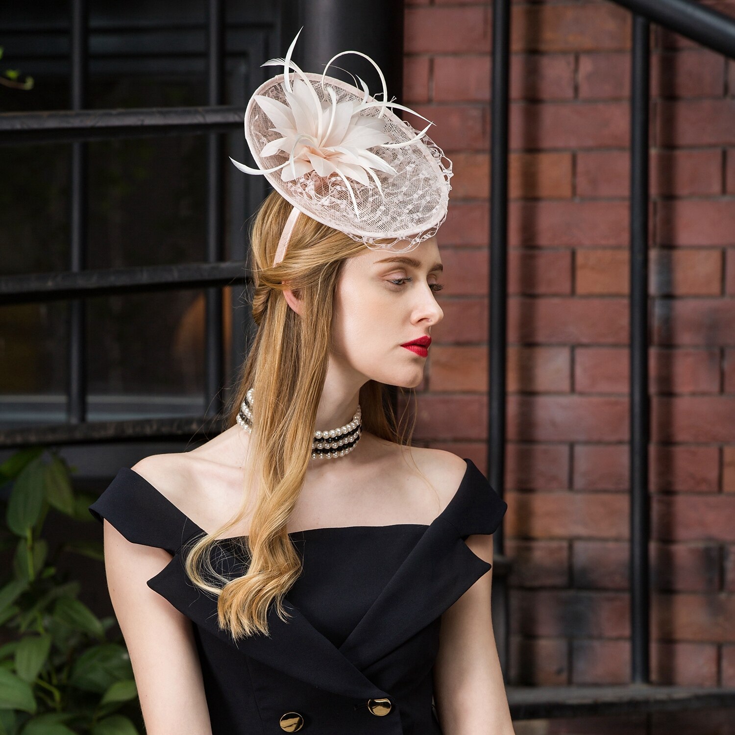 eleganti cappelli di piume retrò con copricapo da matrimonio in tulle 1pc / occasioni speciali del 2025 a $36.99 –P4