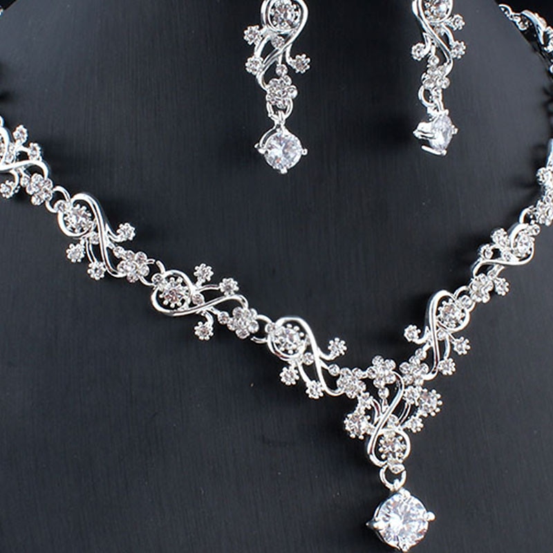 Orecchini a Cerchio 1 set Zircone Cubico Bianco Strass Zinco 1 Collana Orecchini Gioielli Basic Eleganti Coreani Classici A Pendente in Piuma per Festa Matrimonio Carnevale  Set di Gioielli da Sposa del 2025 a $19.99 –P1
