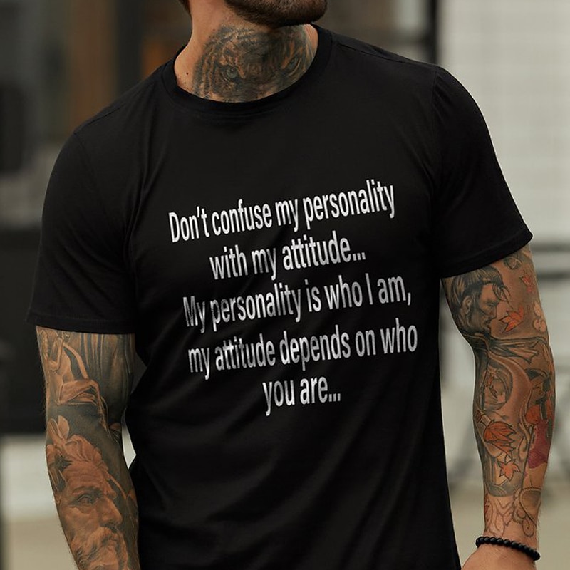 Mannen's Grafische Tee Korte Mouw - 'Persoonlijkheid vs. Attitude' Statement Top 2025 - $15.99 –P2