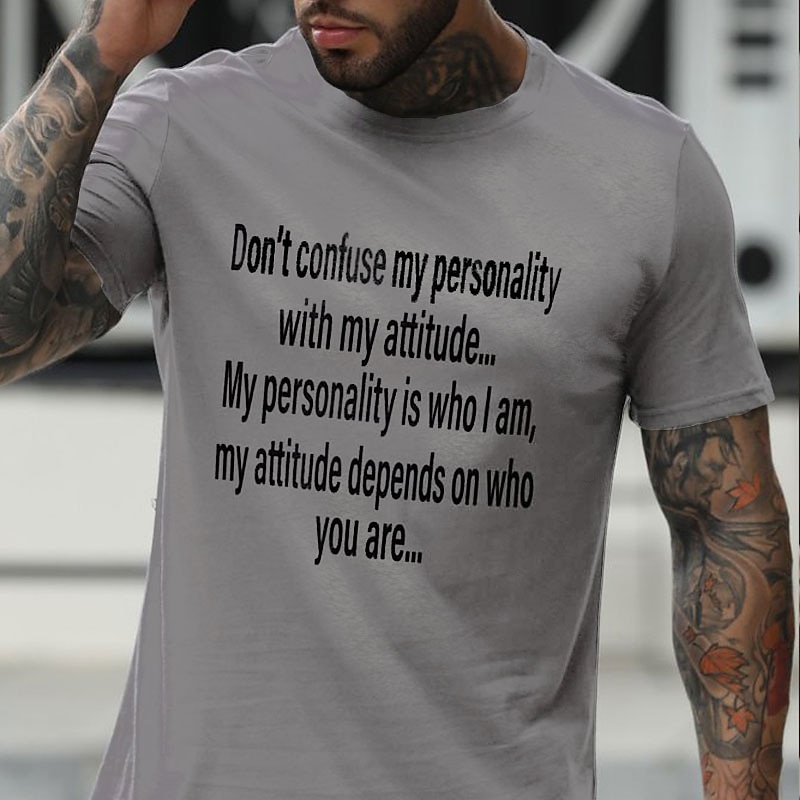 Mannen's Grafische Tee Korte Mouw - 'Persoonlijkheid vs. Attitude' Statement Top 2025 - $15.99 –P3