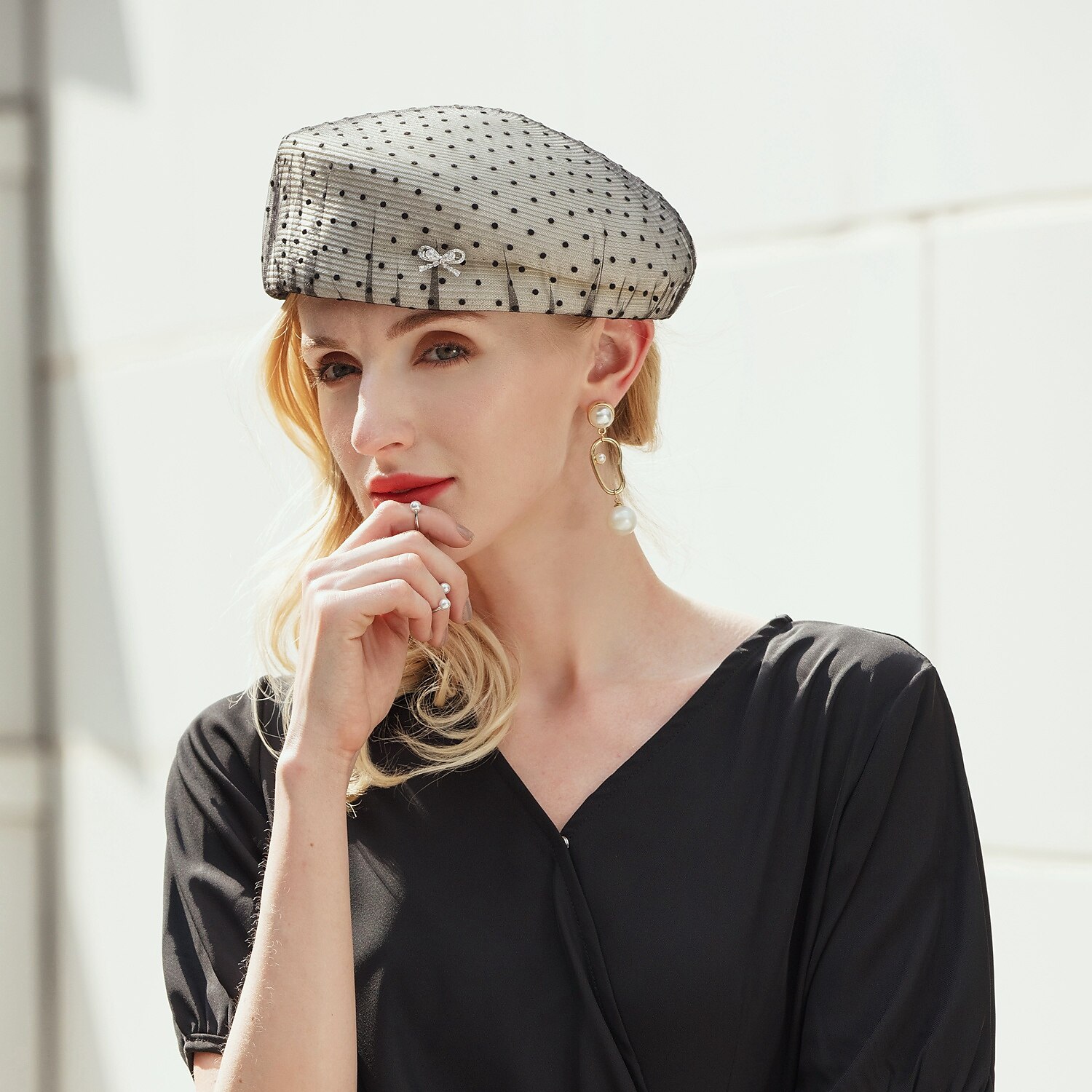 Módní Elegantní Tyl / Štras / akryl / polyester Klobouky s Korálky / Tyl 1ks Svatební / Zvláštní příležitosti / Melbourne Cup Přílba 2025 - $24.99 –P5