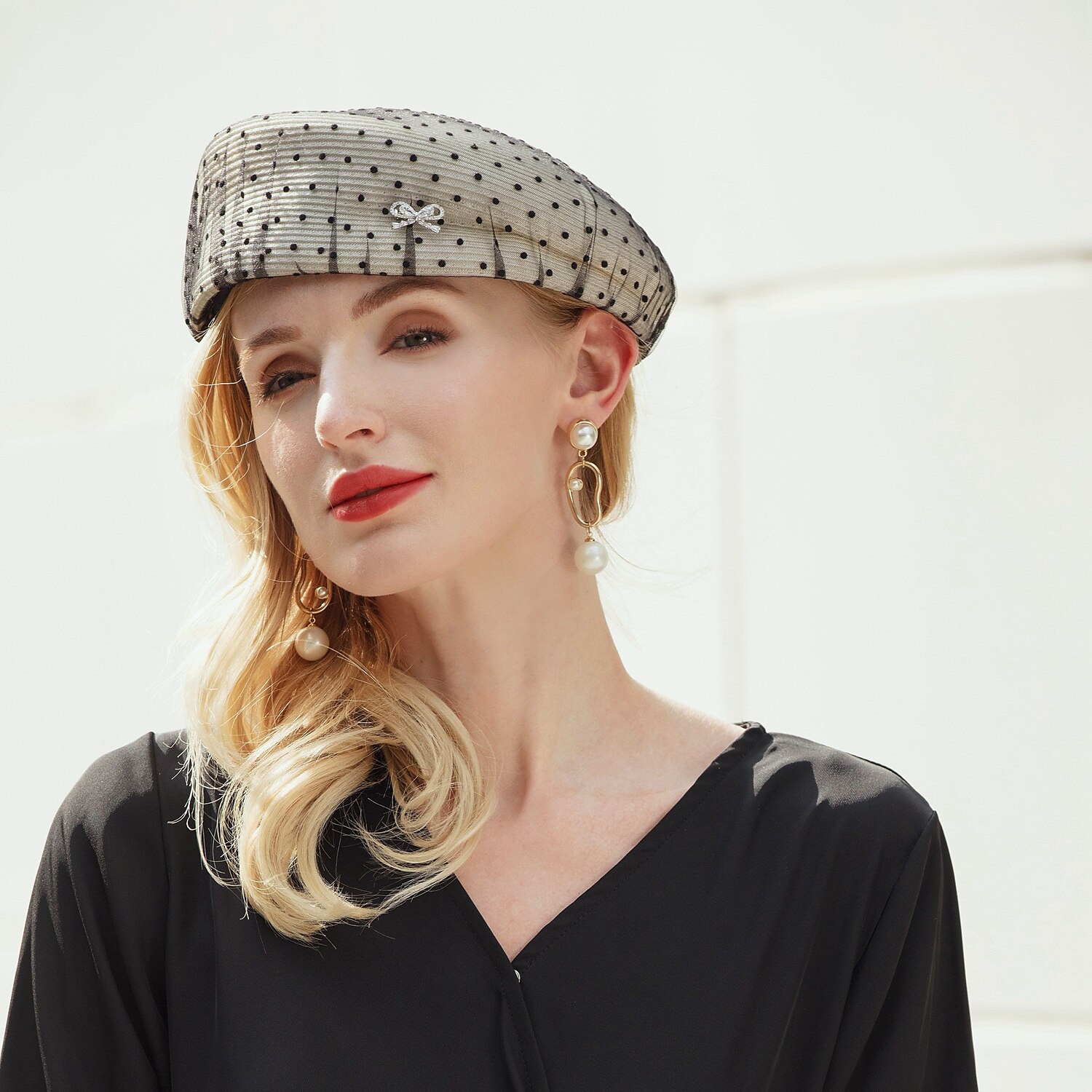 Módní Elegantní Tyl / Štras / akryl / polyester Klobouky s Korálky / Tyl 1ks Svatební / Zvláštní příležitosti / Melbourne Cup Přílba 2025 - $24.99 –P6