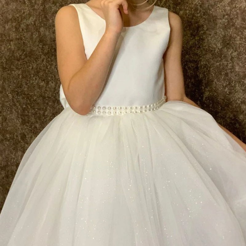 Barn Litt Jente Kjole Ensfarget Kjole med A-linje Ytelse Bryllup Fest Netting Åpen rygg Sløyfe Hvit Bomull Tyll Asymmetrisk Ermeløs Elegant Prinsesse Søt Kjoler Vår Sommer Normal 3-12 år / Høst 2025 - $83.99 –P1