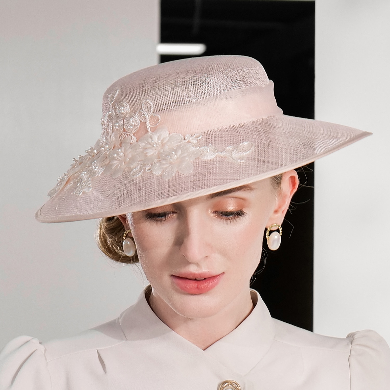 Tyylikkäät söpöt hatut applikaatioilla  kukilla  yksivärisiä 1 kpl juhlia  ilta  tee-juhla  Melbourne Cup päähine dress to impress derby hatut kilpa päivänä 2025 2025 - $74.99 –P1