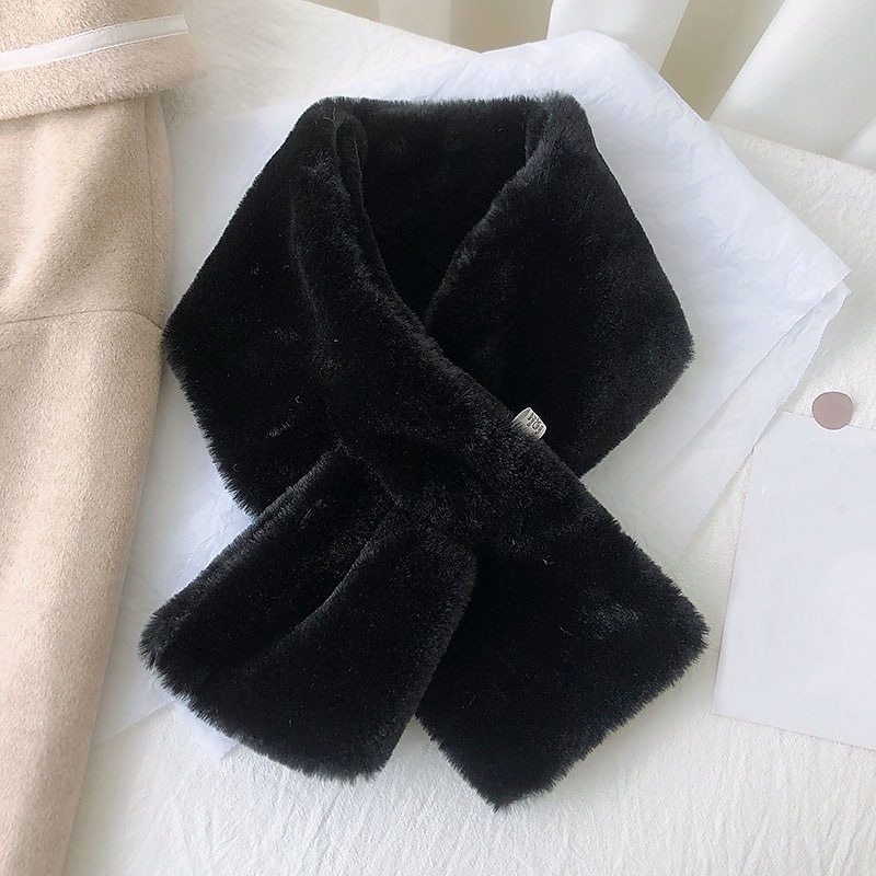 Femmes hiver chaud épaissir écharpes couleur unie fausse fourrure en peluche col croisé écharpe élégant chaud accessoires de mode de 2025 ? $7.49 –P5