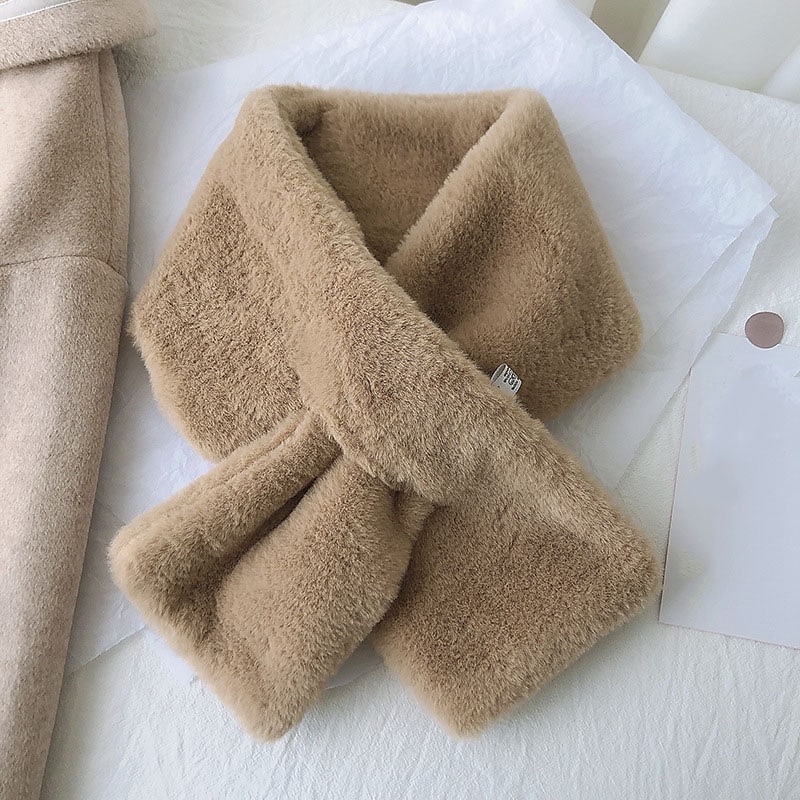 Femmes hiver chaud épaissir écharpes couleur unie fausse fourrure en peluche col croisé écharpe élégant chaud accessoires de mode de 2025 ? $7.49 –P8