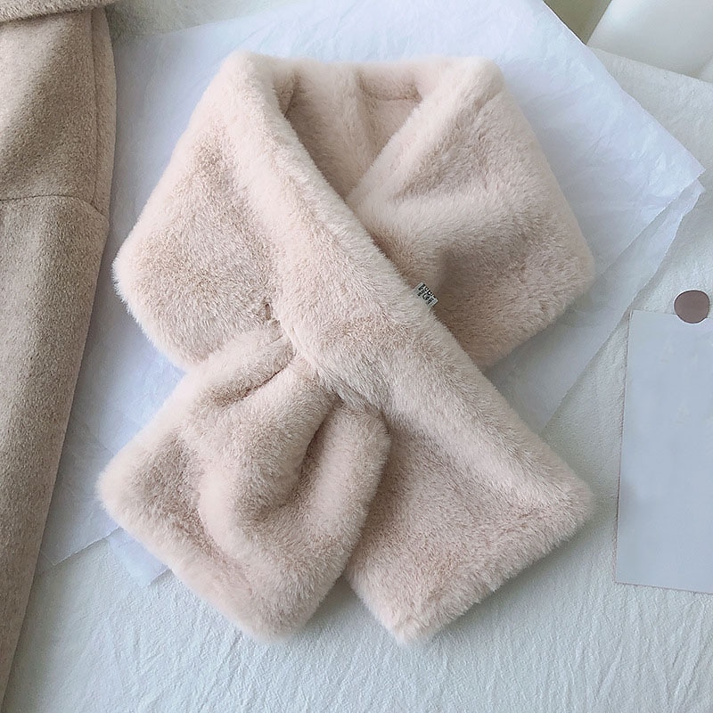 Femmes hiver chaud épaissir écharpes couleur unie fausse fourrure en peluche col croisé écharpe élégant chaud accessoires de mode de 2025 ? $7.49 –P9