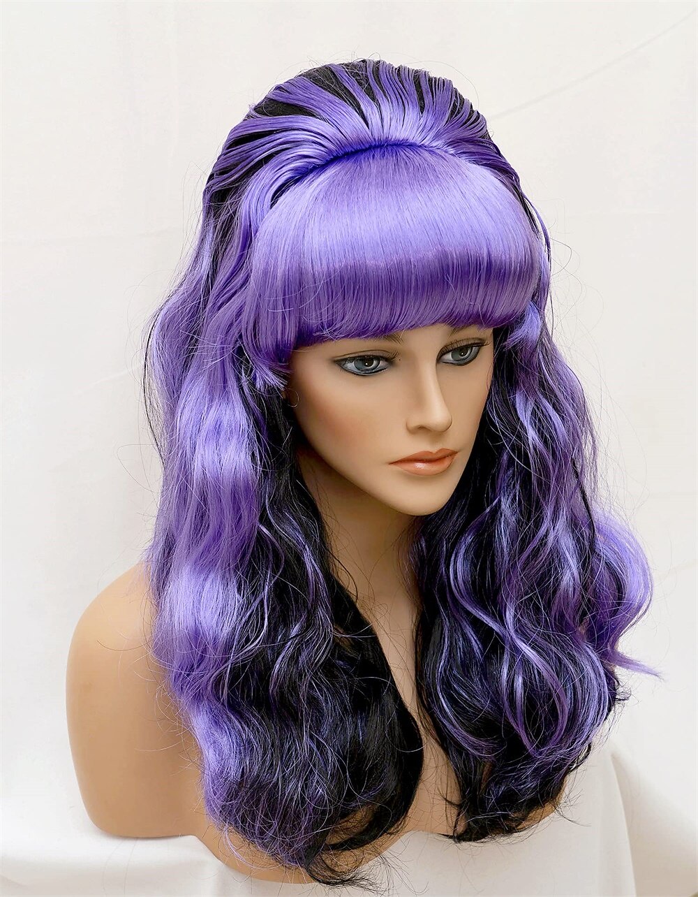 Parrucche a Nido d'Api Parrucca Lunga Ondulata Bionda con Frangia Grande Bouffant per Donne adatta per gli Anni '80 o Festa Parrucche di Halloween del 2025 a $30.99 –P13