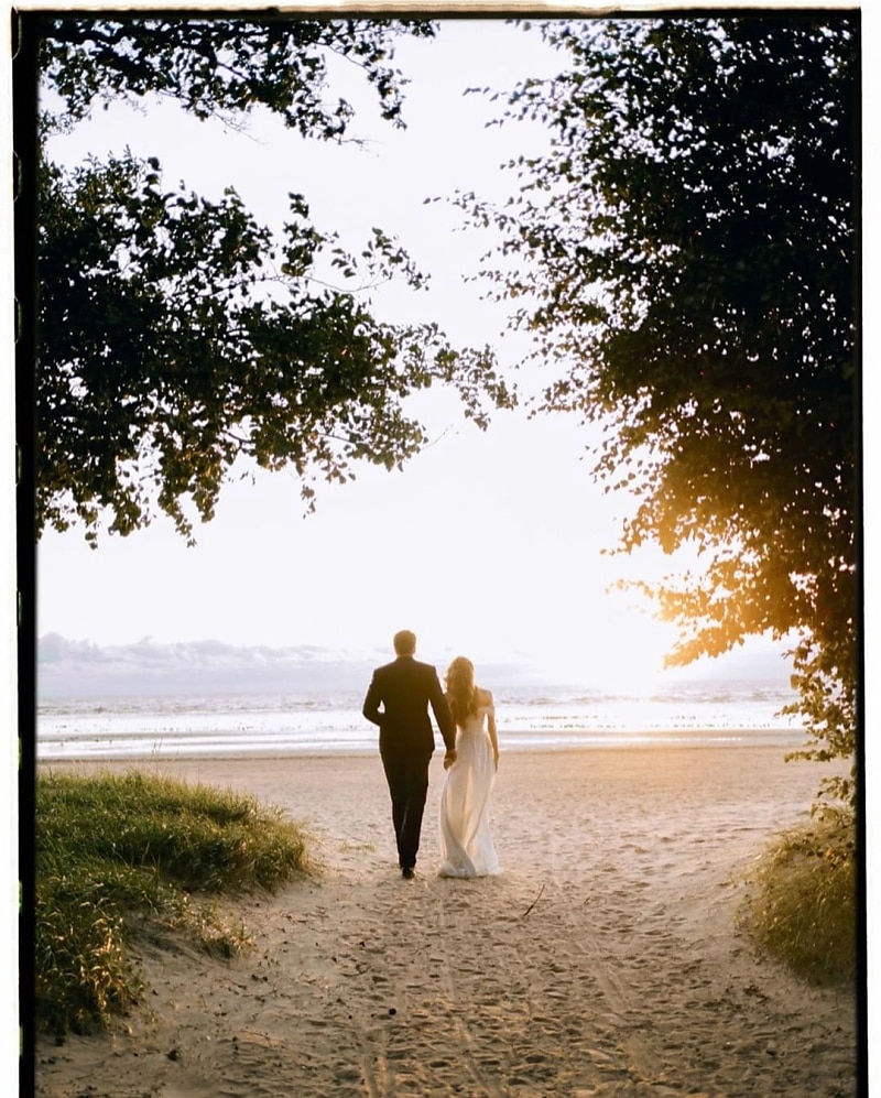 Robe de bal sirène en sequins pour mariage à la plage invitée de mariage traîne balayante  brosse manches courtes épaule dénudée réception de mariage d'automne satin avec fente robe masquée 2025 de 2025 ? $171.99 –P5