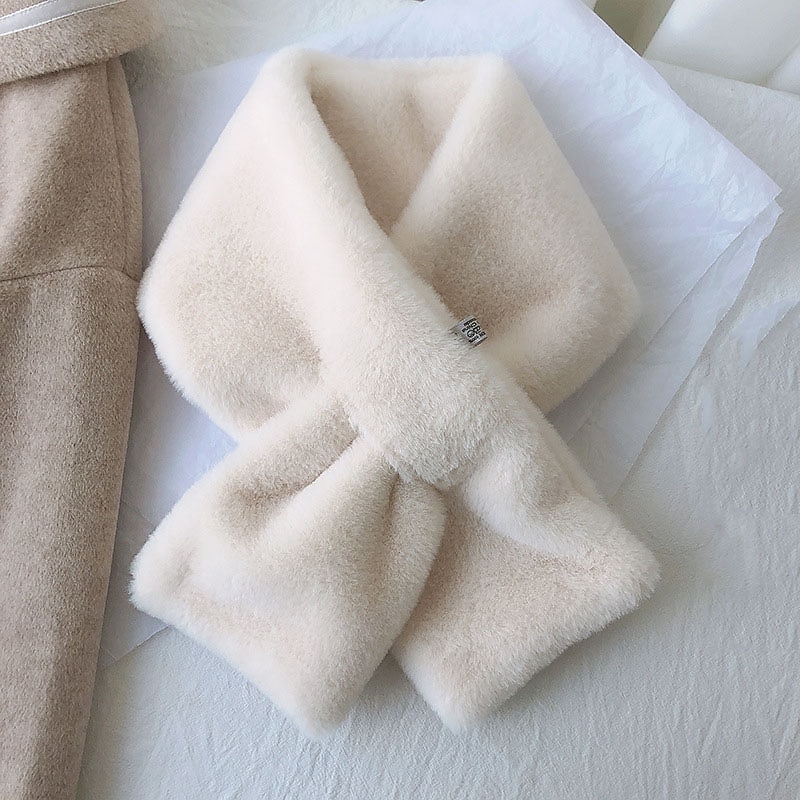 Femmes hiver chaud épaissir écharpes couleur unie fausse fourrure en peluche col croisé écharpe élégant chaud accessoires de mode de 2025 ? $7.49 –P7