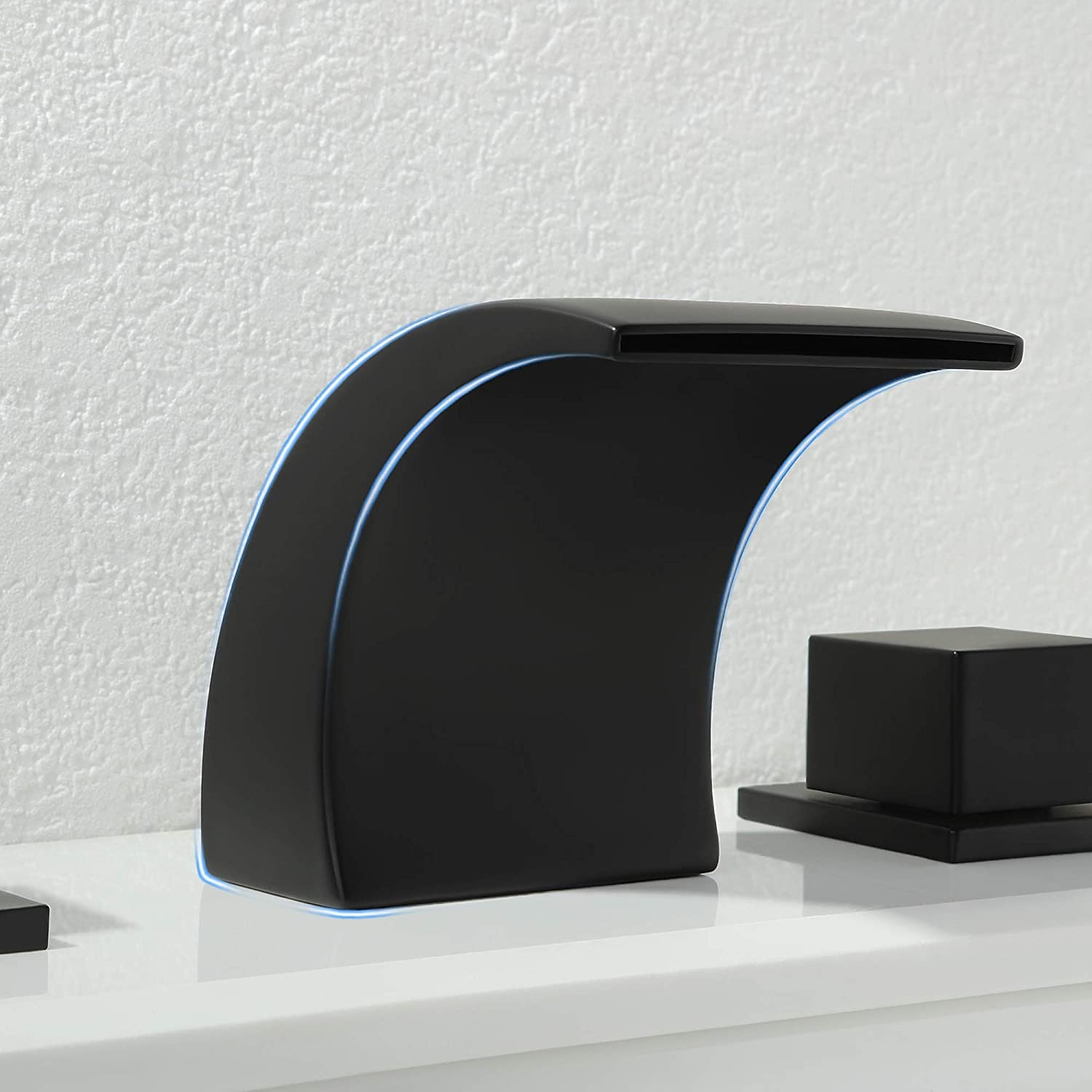 waterval badkamer wastafel kraan led-licht op het dek gemonteerd messing, wijdverspreide 2-handgreep 3-gats badvatkranen met warm en koud waterslang 2025 - $186.99 –P8