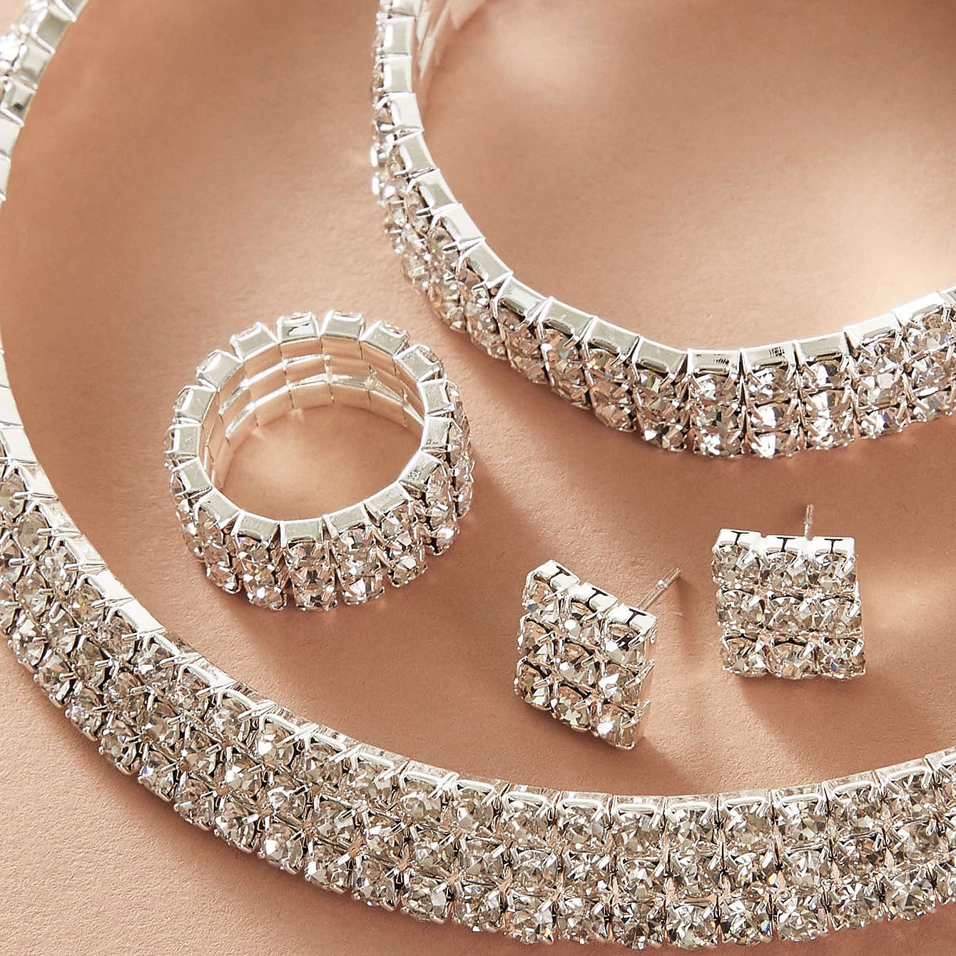 I monili nuziali 5 set Acciaio inossidabile Anelli 1 collana 1 bracciale Orecchini Per donna Personalizzato Moda Artistico Classico Prezioso Di forma geometrica Parure di gioielli Per Natale Strada del 2025 a $10.49 –P3