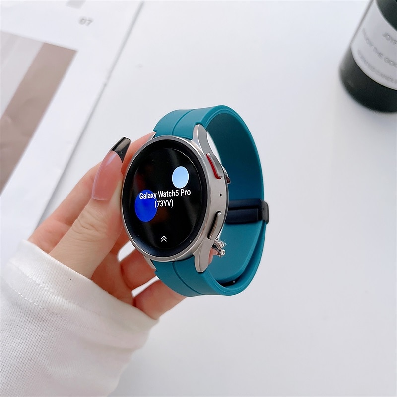 Cinturino per orologio  per Samsung Orologio 7/6/5/4 40/44mm, Orologio 5 Pro 45mm, Orologio 6 Classic 43/47mm, Orologio 4 Classic 42/46mm Silicone Sostituzione Cinghia 20mm Chiusura Magnetica del 2025 a $12.99 –P9