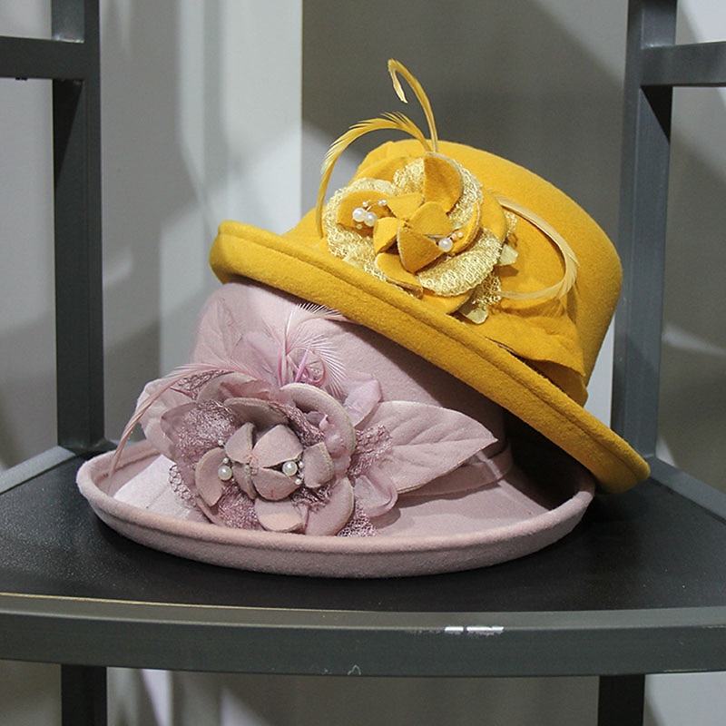 kalapok mesterséges toll poli / pamut keverék bowler / cloche sapka vödör sapka Fedora sapka kentucky derby koktél királyi astcot őszi esküvő elegáns toll rátétekkel fejdísz 2025 - $17.99 –P2