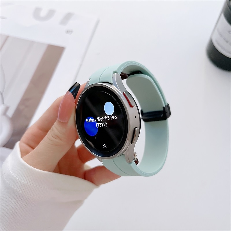Cinturino per orologio  per Samsung Orologio 7/6/5/4 40/44mm, Orologio 5 Pro 45mm, Orologio 6 Classic 43/47mm, Orologio 4 Classic 42/46mm Silicone Sostituzione Cinghia 20mm Chiusura Magnetica del 2025 a $12.99 –P15