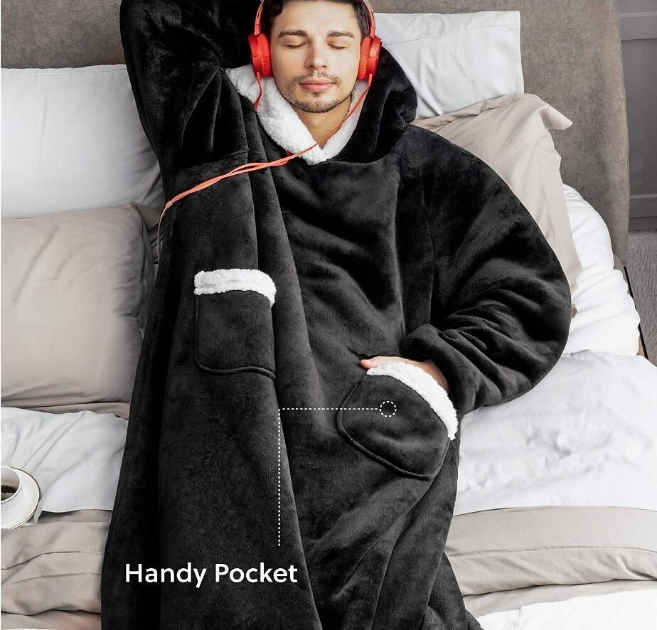 Christmas Wearable Blanket Sherpa Sweatshirt for Women and Men, Super Warm and Cozy Giant Blanket, Thick Flannel Blanket with Sleeves and Giant Pocket 2026 - $32.99 –P16