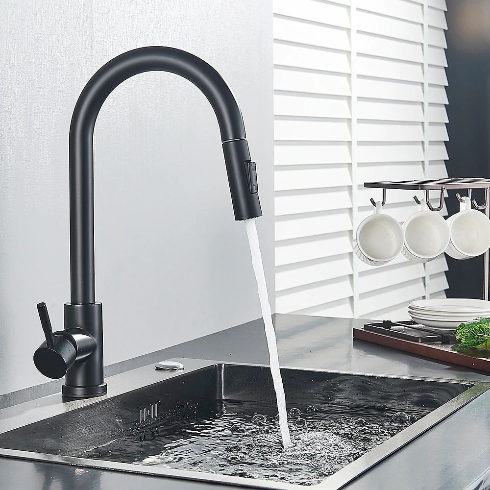 Robinet mitigeur d'évier de cuisine avec pulvérisateur extractible, robinet de récipient rotatif en acier inoxydable, robinet de pulvérisation en mode pluie/cascade, robinet de robinet de cuisine noir et argent avec distributeur de savon de 2025 ? $113.99 –P4