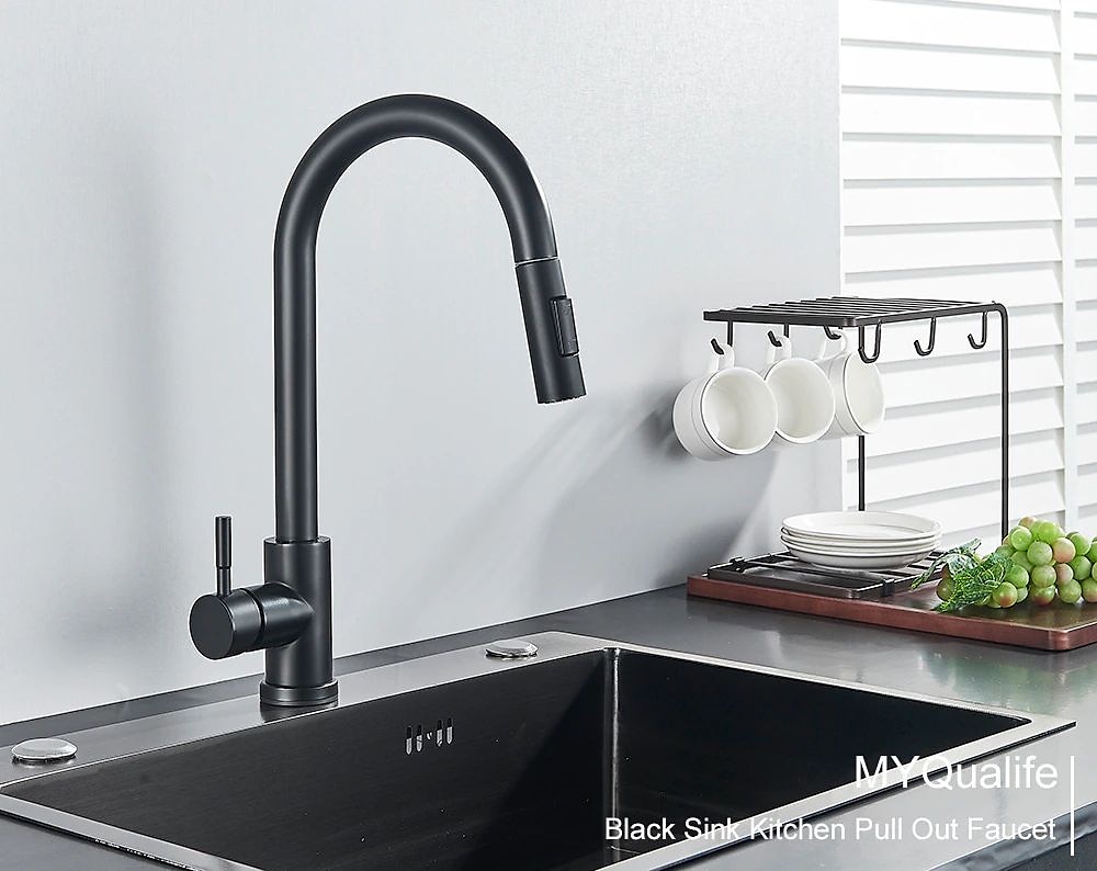 Robinet mitigeur d'évier de cuisine avec pulvérisateur extractible, robinet de récipient rotatif en acier inoxydable, robinet de pulvérisation en mode pluie/cascade, robinet de robinet de cuisine noir et argent avec distributeur de savon de 2025 ? $113.99 –P3