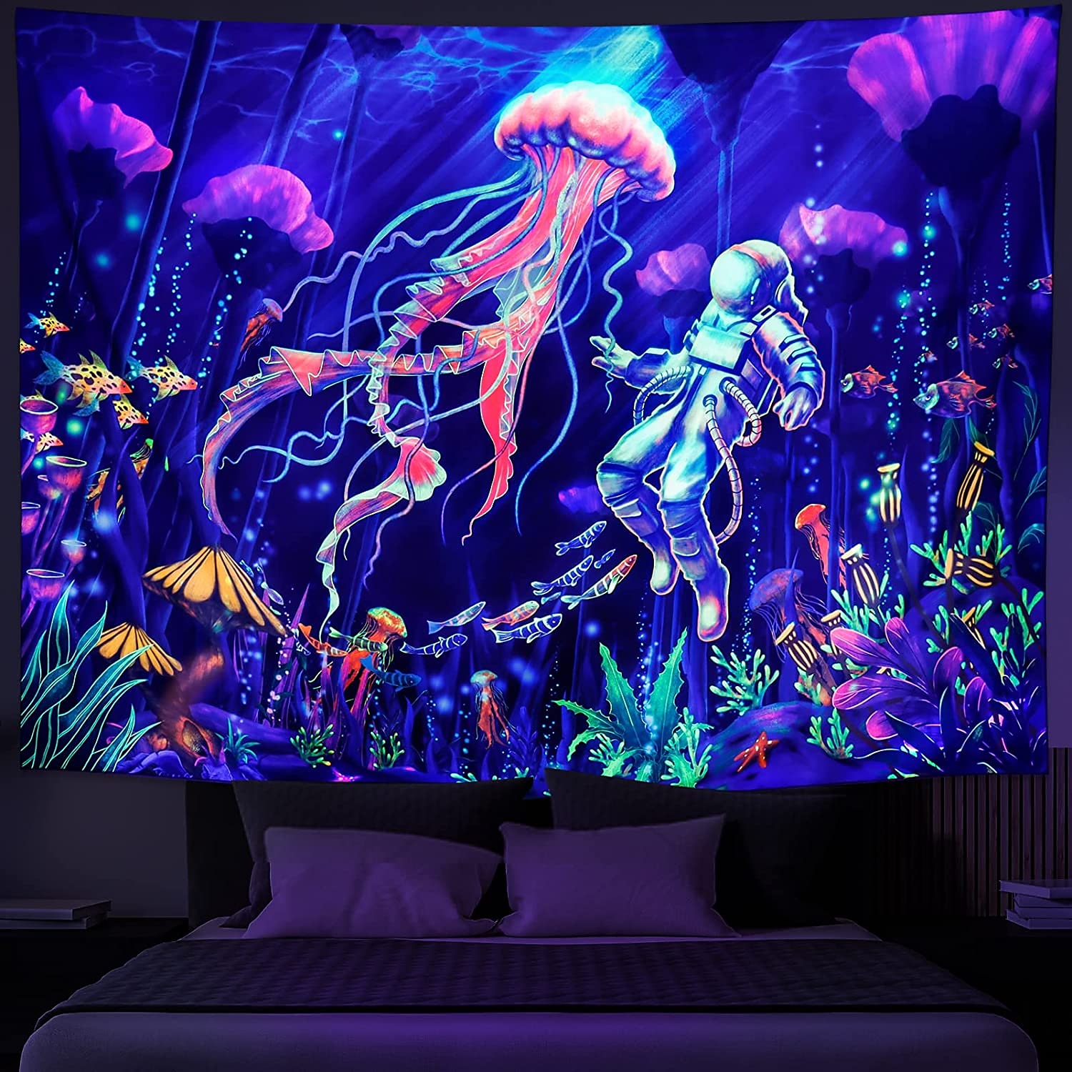 méduse astronaute lumière noire uv réactif tapisserie psychédélique trippy dortoir salon art décoration tissu suspendu de 2025 ? $18.99 –P3
