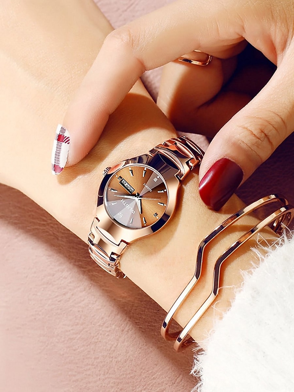 Montre Montres à quartz pour Femme Analogique - Digitale Numérique Quartz Tendance Mode Luxe Imperméable Calendrier Lumineux Métal Alliage / Noctilumineux de 2025 ? $16.99 –P9