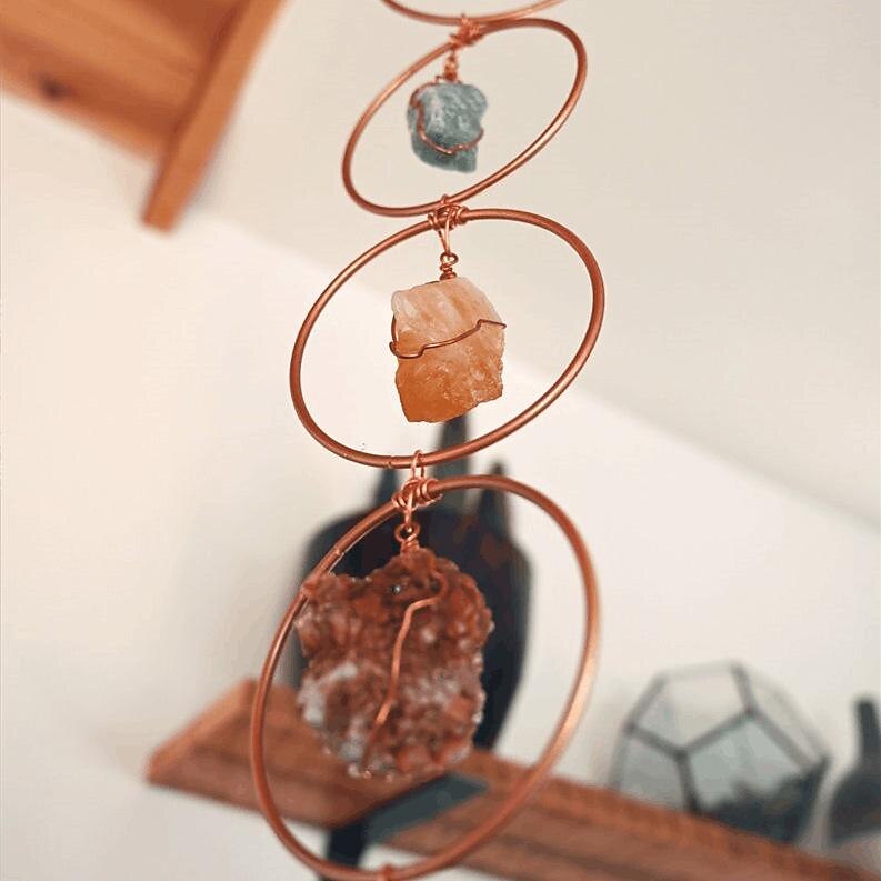 Decoração de parede com pedras preciosas de 7 chakras em vidro colorido, ornamento pendurado para meditação para decoração de casa, cabide de parede para meditação de ioga e reiki de boa sorte (cor aleatória e ordem de arranjo) de 2025 por $21.99 –P3