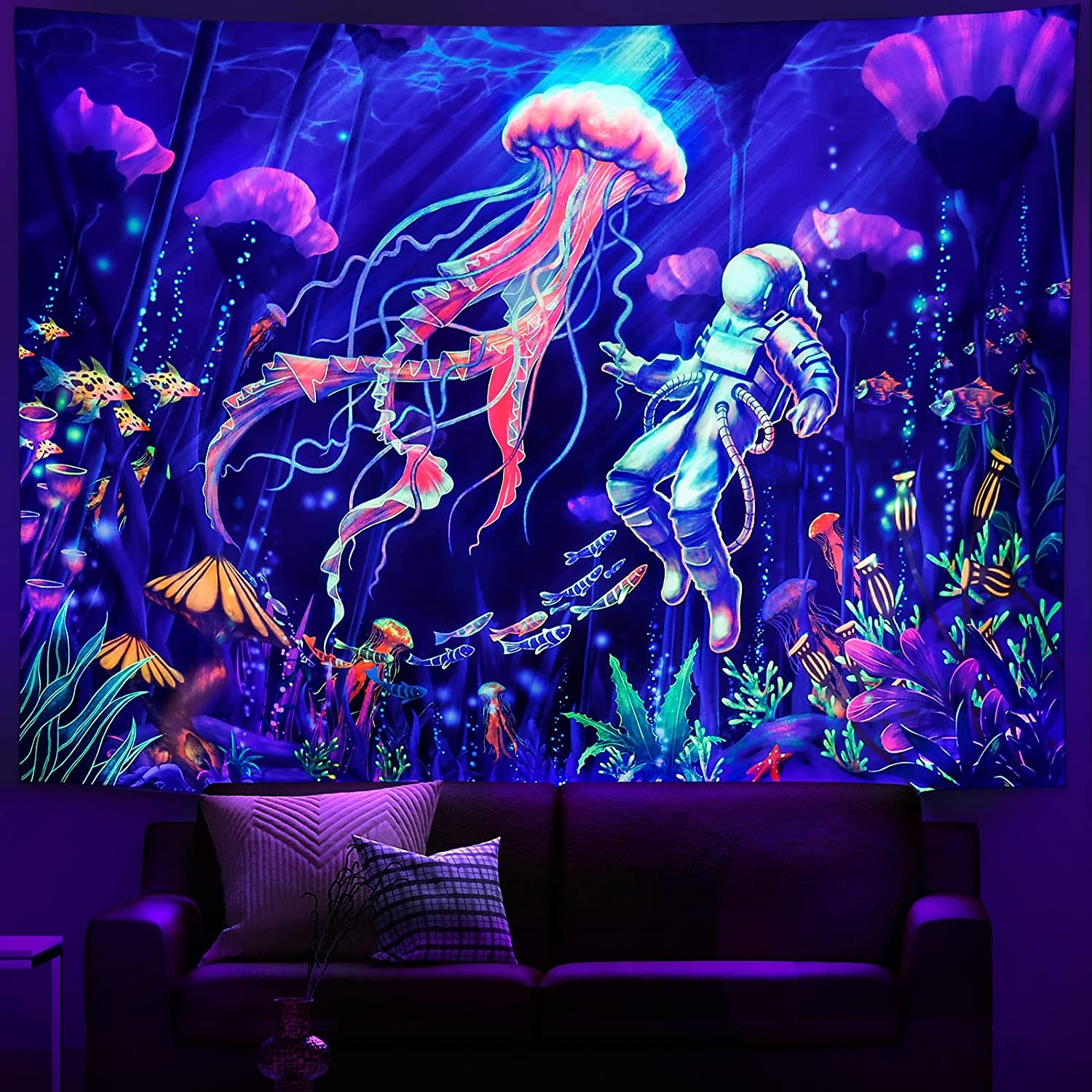 méduse astronaute lumière noire uv réactif tapisserie psychédélique trippy dortoir salon art décoration tissu suspendu de 2025 ? $18.99 –P4