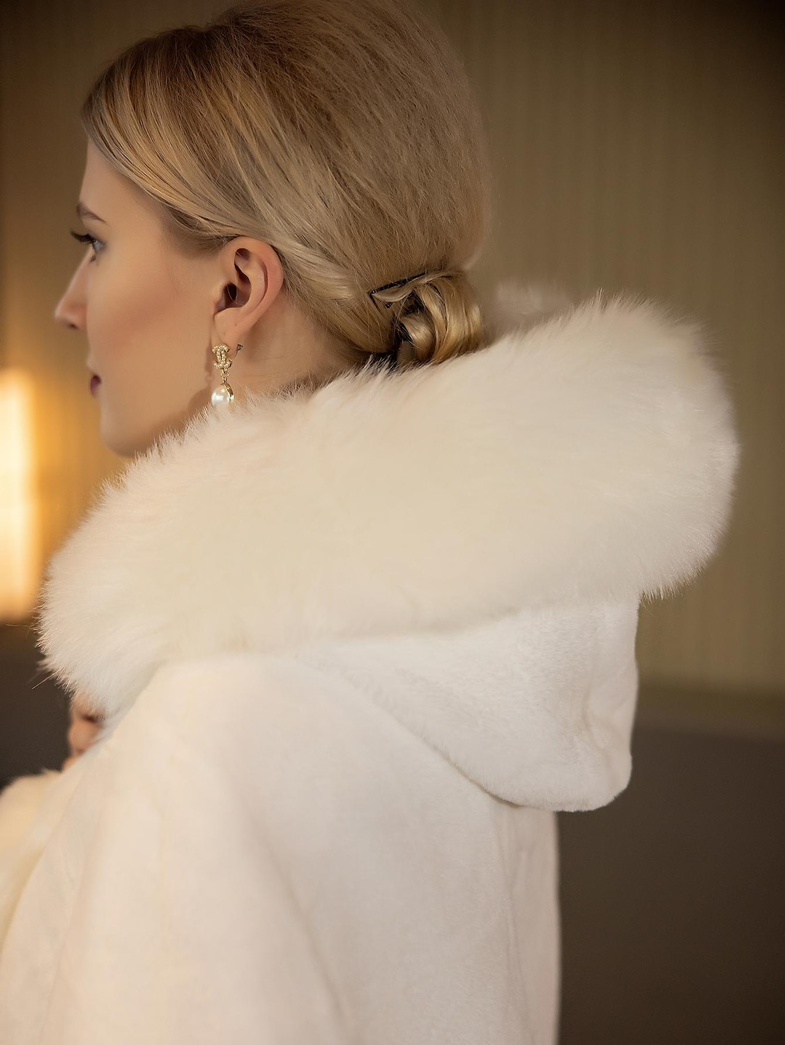 Sjaler Bryllups Innpakninger Elegant Holder Varm Uten Ermer Hvit Fuskepels Høst Bryllup Innpakninger Med Ren Farge Bryllup Høst  Vinter Kjole å imponere 2025 - $58.99 –P1