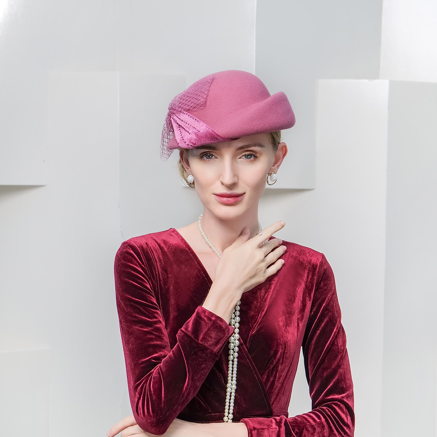 Vintage-tyyli Tyylikäs 100% villa / Sametti hatut kanssa Ruseteilla / Koristehelmillä / Reunat 1kpl Kausaliteetti / Pyhäpäivä Päähine 2026 - $43.99 –P1