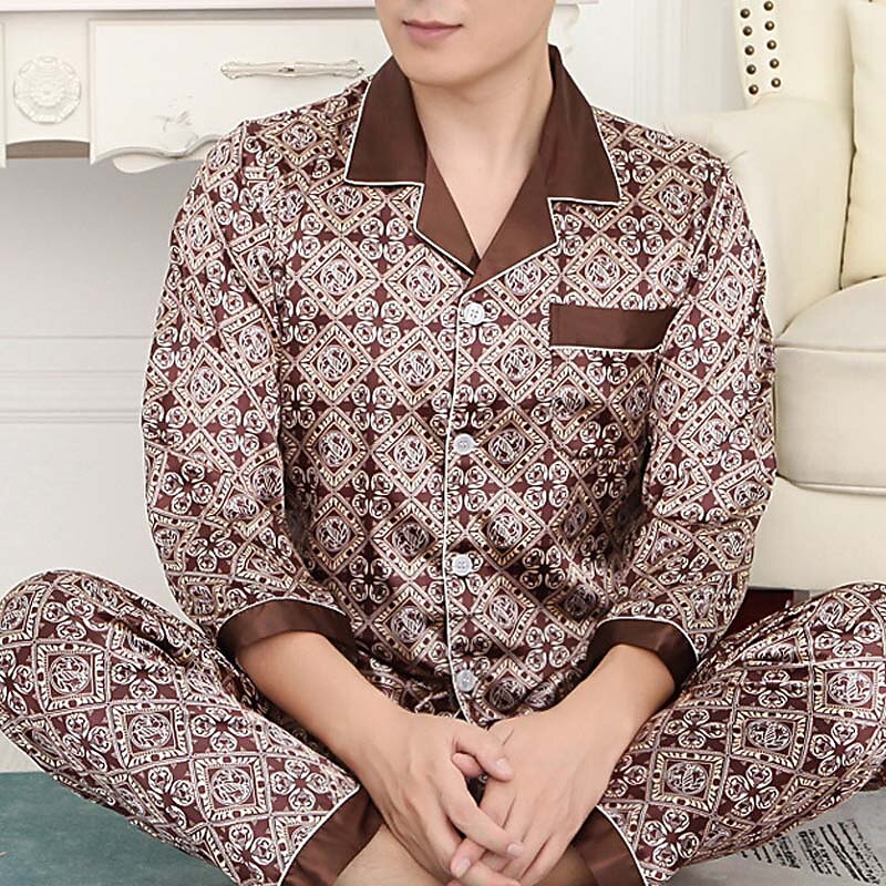 Homme Vêtements de Nuit Haut de pyjama et pantalon Pyjama en soie 2 Pièces Impressions Graphiques Simple Confort Maison Quotidien Fausse soie Respirant Revers manche longue Pantalon Avec Poches Ét de 2026 ? $29.99 –P6