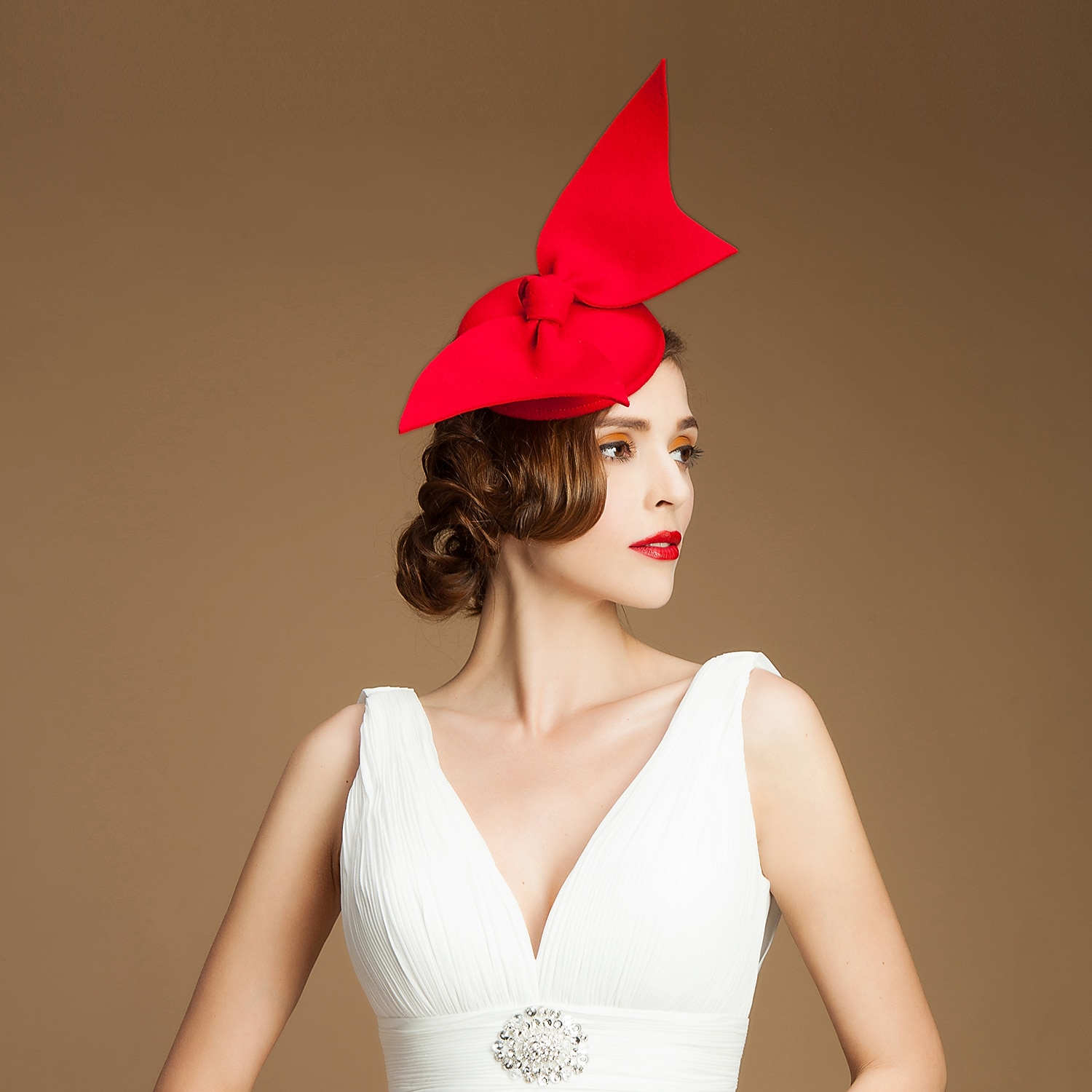 fascinators fasjonable kentucky derby lue ull jenter fest/ute/bryllups hatter med englevinger(flere farger) 2025 - $56.99 –P1