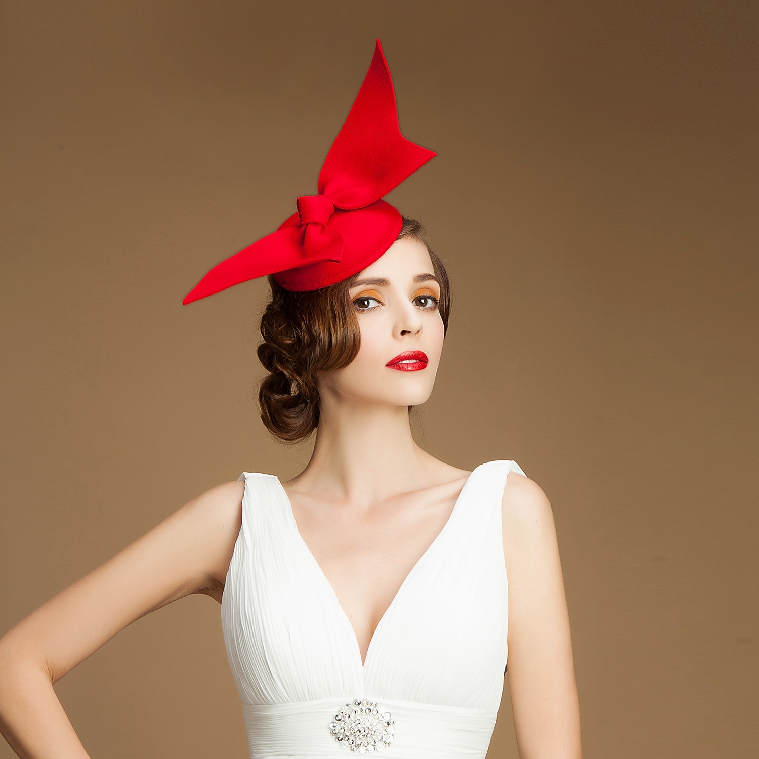 fascinators fasjonable kentucky derby lue ull jenter fest/ute/bryllups hatter med englevinger(flere farger) 2025 - $56.99 –P2