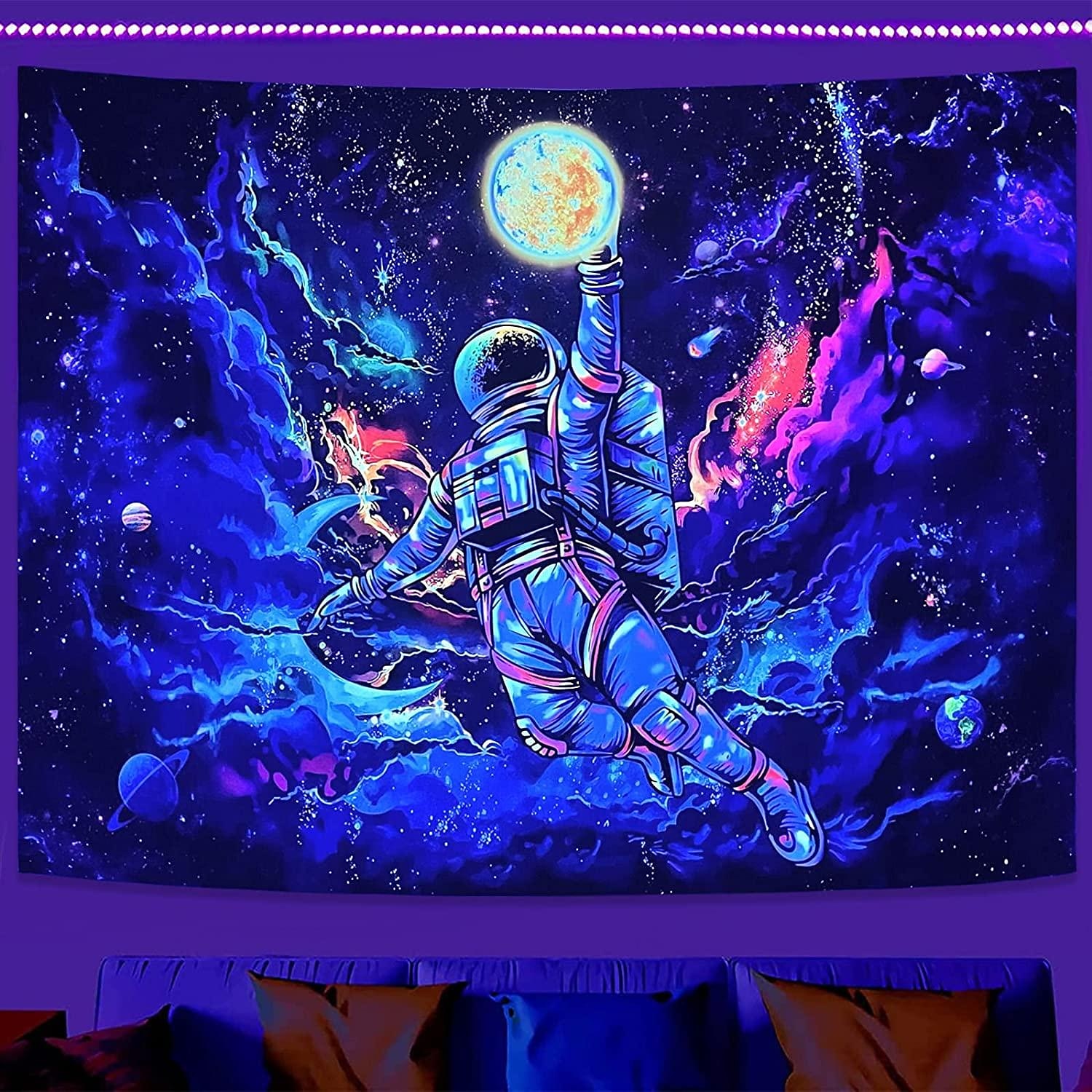 astronaut blacklight uv reaktiv veggteppe måne basketball kunst dekor teppe gardin piknik duk hengende hjem soverom stue sovesal dekorasjon gave polyester 2026 - $19.99 –P5