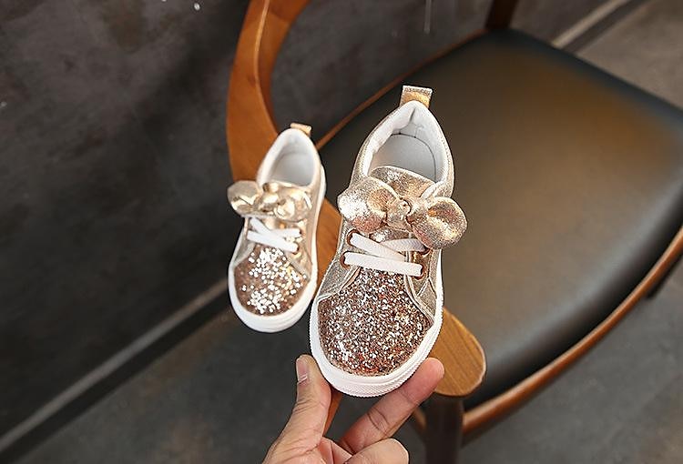 Fille Basket du quotidien Sports et plein air Paillettes Décontractées Matière synthétique Petits enfants (4-7 ans) Tout-petit (2-4 ans) Ecole du quotidien Marche Extérieur Paillette Lacet Paillettes de 2025 ? $19.99 –P6