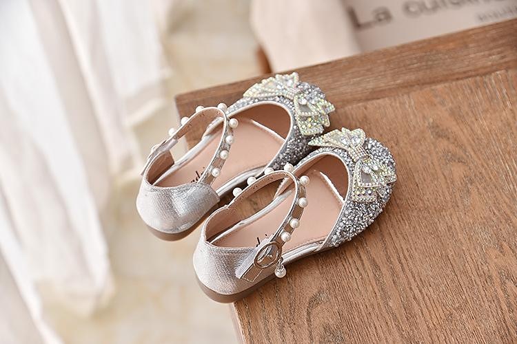Da ragazza Tacchi Giornaliero Brilla Scarpe di tela Tacchi Lustrini PU Cosplay Ragazzi (7 anni +) Ragazzini (4-7 anni) Matrimonio Feste Regalo Footing Danza Fiocco Perle Fibbia Argento Nero Rosa del 2025 a $29.99 –P15