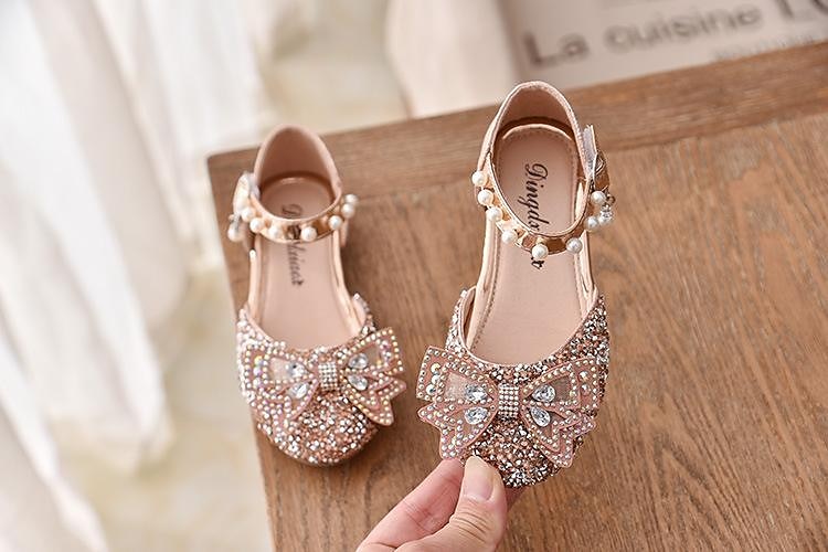 Da ragazza Tacchi Giornaliero Brilla Scarpe di tela Tacchi Lustrini PU Cosplay Ragazzi (7 anni +) Ragazzini (4-7 anni) Matrimonio Feste Regalo Footing Danza Fiocco Perle Fibbia Argento Nero Rosa del 2025 a $29.99 –P8
