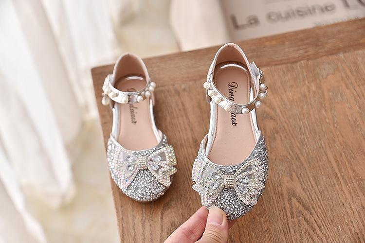 Da ragazza Tacchi Giornaliero Brilla Scarpe di tela Tacchi Lustrini PU Cosplay Ragazzi (7 anni +) Ragazzini (4-7 anni) Matrimonio Feste Regalo Footing Danza Fiocco Perle Fibbia Argento Nero Rosa del 2025 a $29.99 –P11