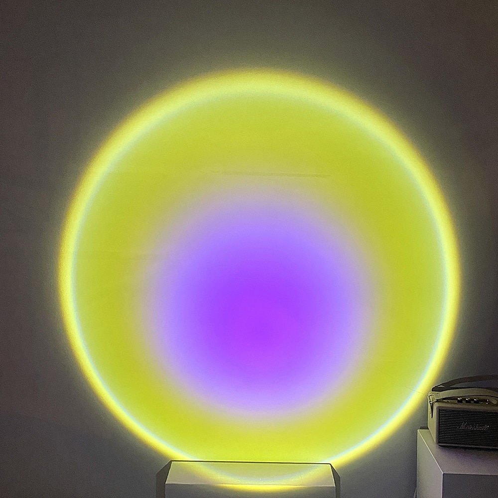 Sunset Lampe Sonnenuntergangs-Projektorlampe, USB-betriebene Regenbogen-Sonnenuntergangs-Atmosphärenlampe, 180 Grad drehbar für Wohnzimmer, Schlafzimmer, Nachttischlampe 2025 - $7.49 –P16