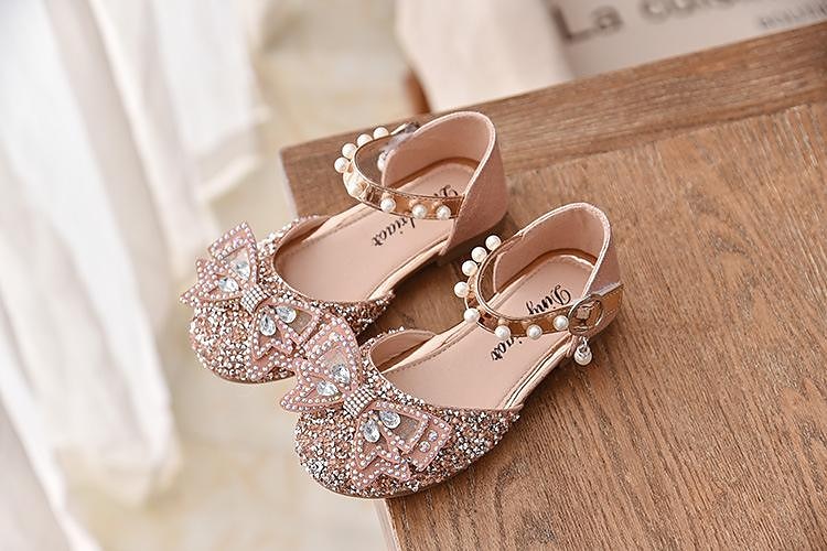 Da ragazza Tacchi Giornaliero Brilla Scarpe di tela Tacchi Lustrini PU Cosplay Ragazzi (7 anni +) Ragazzini (4-7 anni) Matrimonio Feste Regalo Footing Danza Fiocco Perle Fibbia Argento Nero Rosa del 2025 a $29.99 –P7