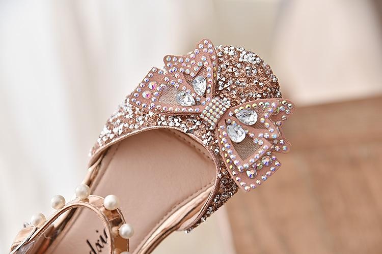 Da ragazza Tacchi Giornaliero Brilla Scarpe di tela Tacchi Lustrini PU Cosplay Ragazzi (7 anni +) Ragazzini (4-7 anni) Matrimonio Feste Regalo Footing Danza Fiocco Perle Fibbia Argento Nero Rosa del 2025 a $29.99 –P10