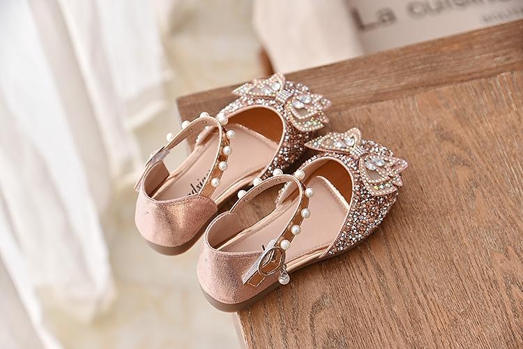 Da ragazza Tacchi Giornaliero Brilla Scarpe di tela Tacchi Lustrini PU Cosplay Ragazzi (7 anni +) Ragazzini (4-7 anni) Matrimonio Feste Regalo Footing Danza Fiocco Perle Fibbia Argento Nero Rosa del 2025 a $29.99 –P16