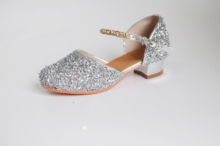 Sapatos de dança de salão prateados com glitter para meninas – sapatos de festa de princesa de salto baixo com tira de strass no tornozelo para casamentos e apresentações de 2025 por $34.99 –P3