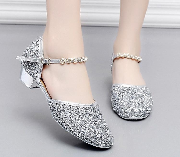 Sapatos de dança de salão prateados com glitter para meninas – sapatos de festa de princesa de salto baixo com tira de strass no tornozelo para casamentos e apresentações de 2025 por $34.99 –P4