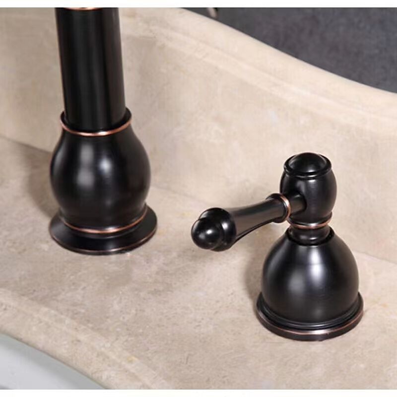 robinet mitigeur de lavabo de salle de bain répandu, laiton pivotant à 360 ° 3 trous 2 poignées robinet de lavabo monté sur le pont, robinet d'eau de lavabo de lavabo avec tuyau chaud et froid de 2025 ? $113.99 –P5
