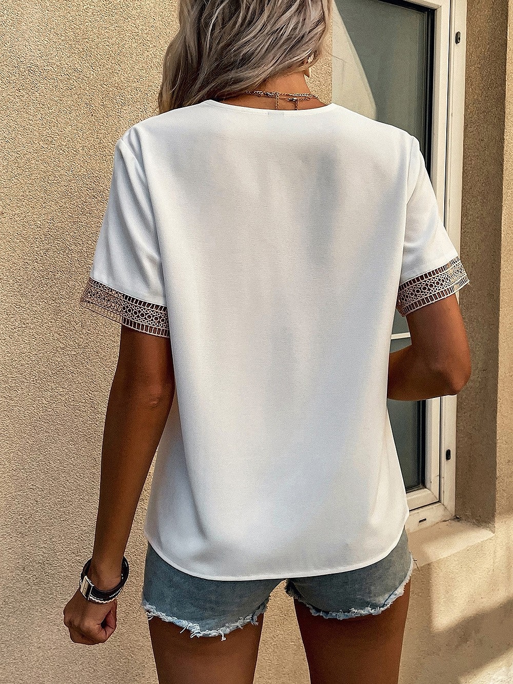 Damen Weiße Elegante Spitzen Tops Loch Bluse T-Shirt Burgunder Tee Schlichte Reguläre Tops Kurze Ärmel V-Ausschnitt Reguläre Passform Täglich Wochenende Romantische Petite Tops Sommer Urlaub Trag 2025 - $16.99 –P4