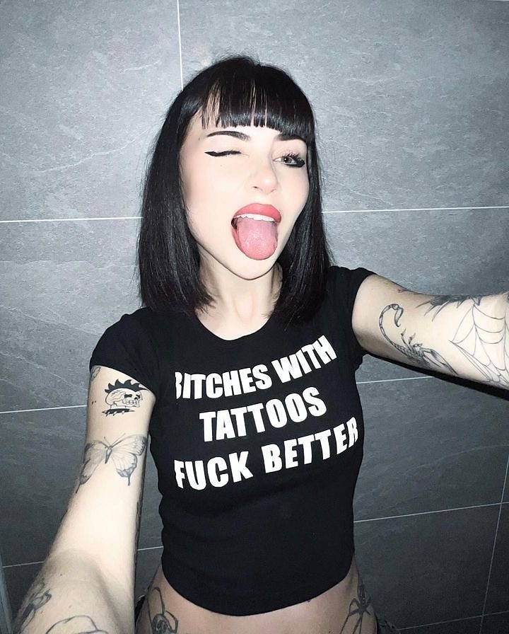 Gothique Manches Ajustées T-shirt court Lettre Pour Femme Adulte Carnaval Mascarade Estampage à chaud de 2025 ? $13.49 –P2