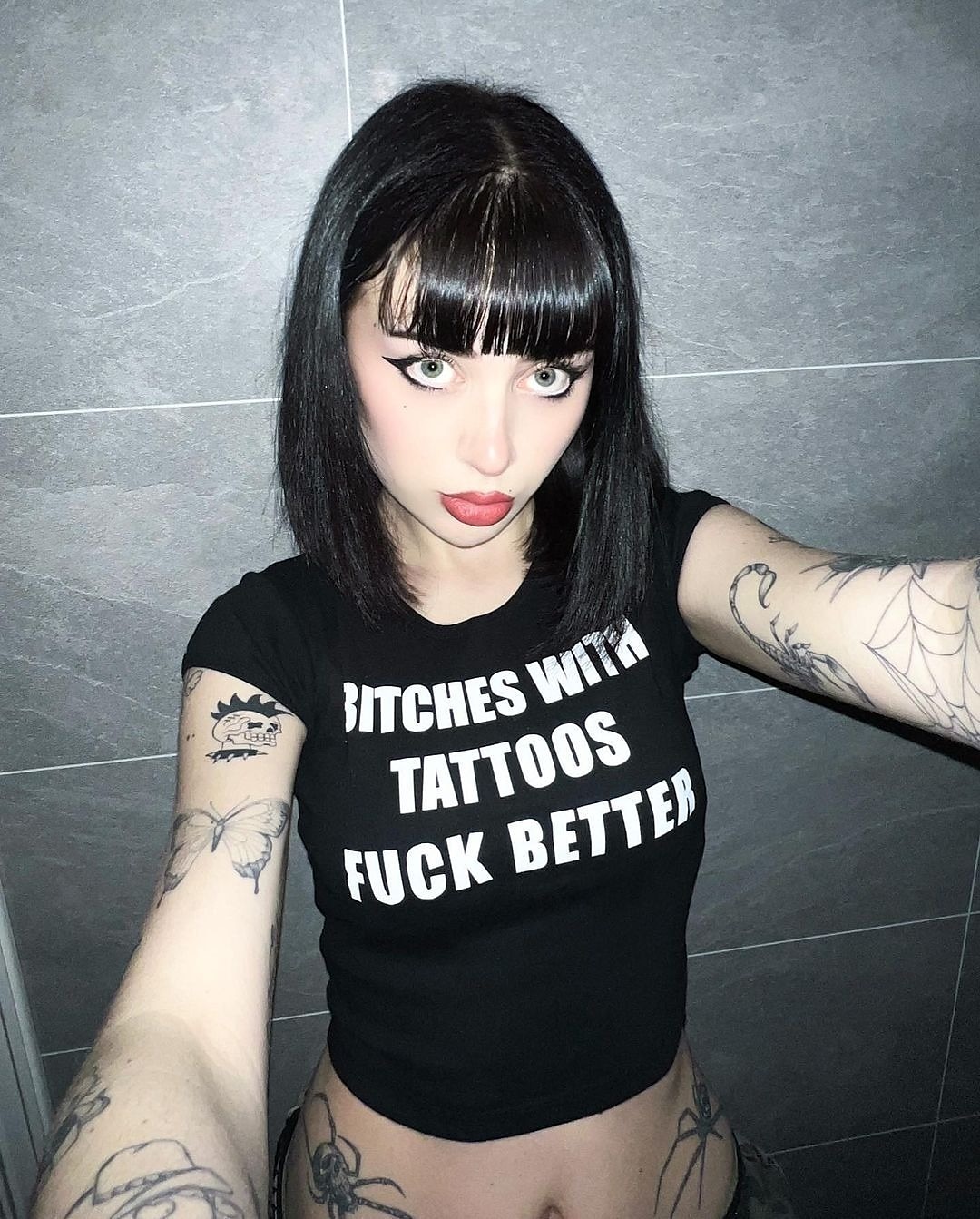 Gothique Manches Ajustées T-shirt court Lettre Pour Femme Adulte Carnaval Mascarade Estampage à chaud de 2025 ? $13.49 –P3