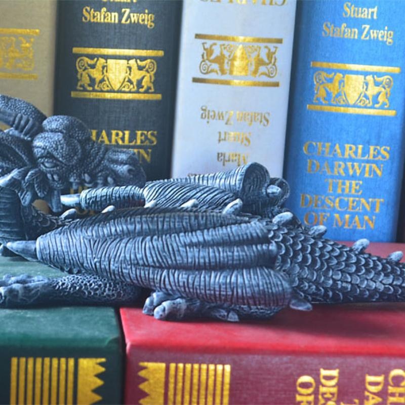 scultura da parete drago cornuto, poliresina, pietra grigia, gotico &amplificatore; decorazioni medievali, decorazioni per desktop e scaffali, regali decorativi per ufficio per uomo del 2025 a $21.99 –P7